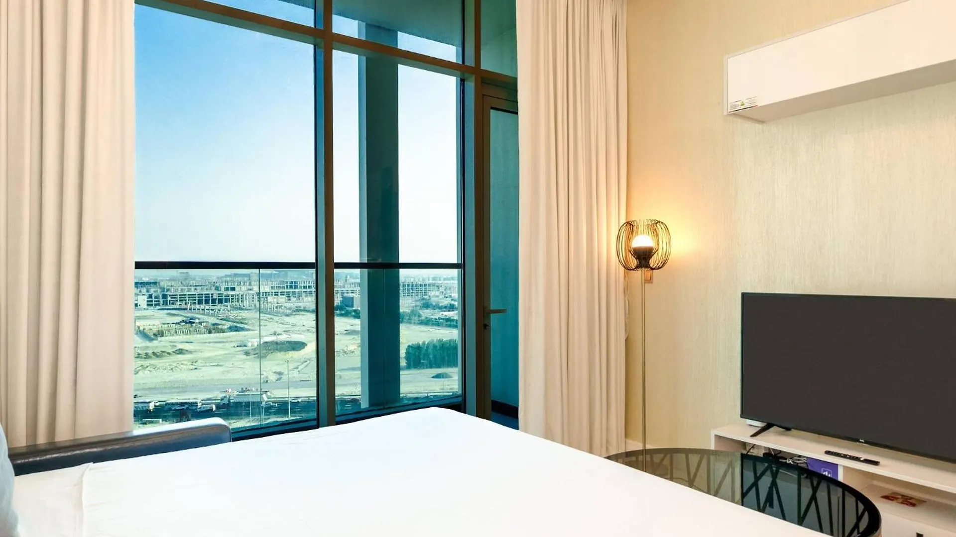Stylish Studio Bayz Danube Burj Khalifa View Pool Dubai United Arab Emirates