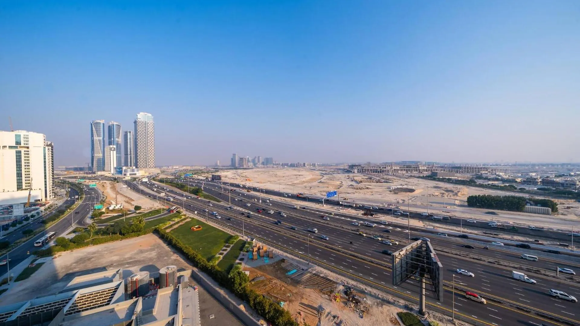 Stylish Studio Bayz Danube Burj Khalifa View Pool Dubai United Arab Emirates