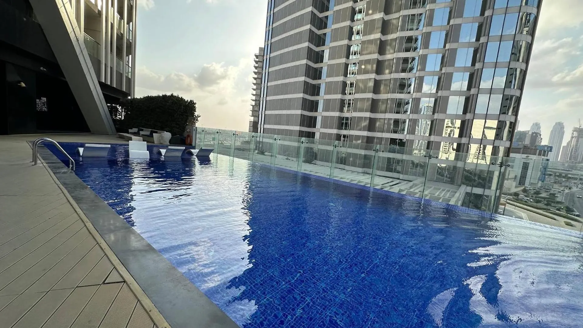 Stylish Studio Bayz Danube Burj Khalifa View Pool Dubai United Arab Emirates