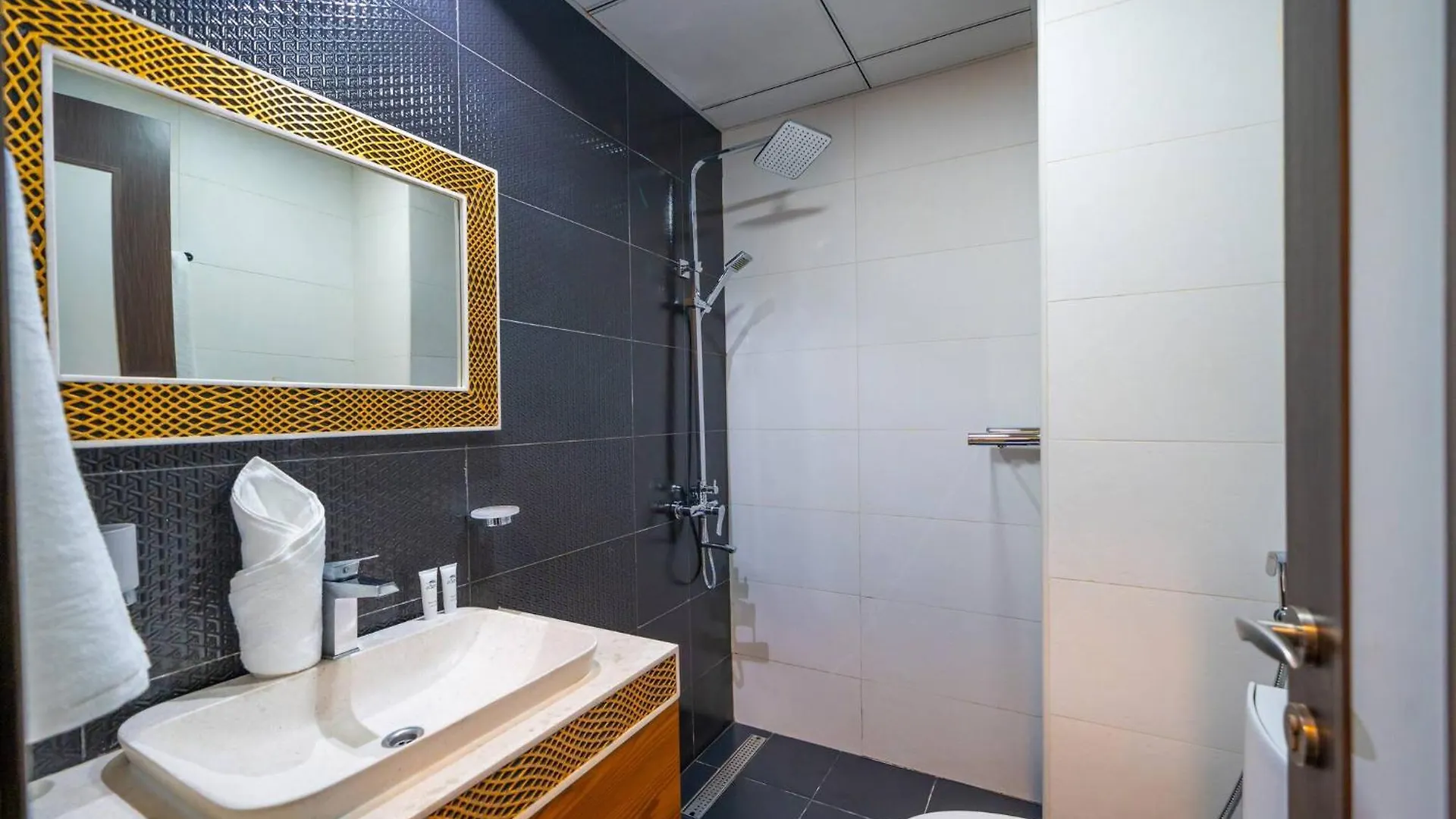 Stylish Studio Bayz Danube Burj Khalifa View Pool Dubai United Arab Emirates